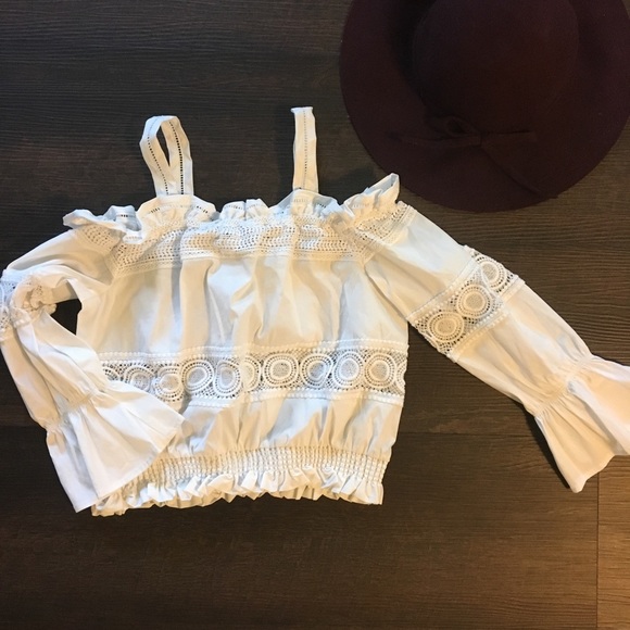 bebe Tops - BEBE White Eyelet Crop Top. Medium. Boho vibes